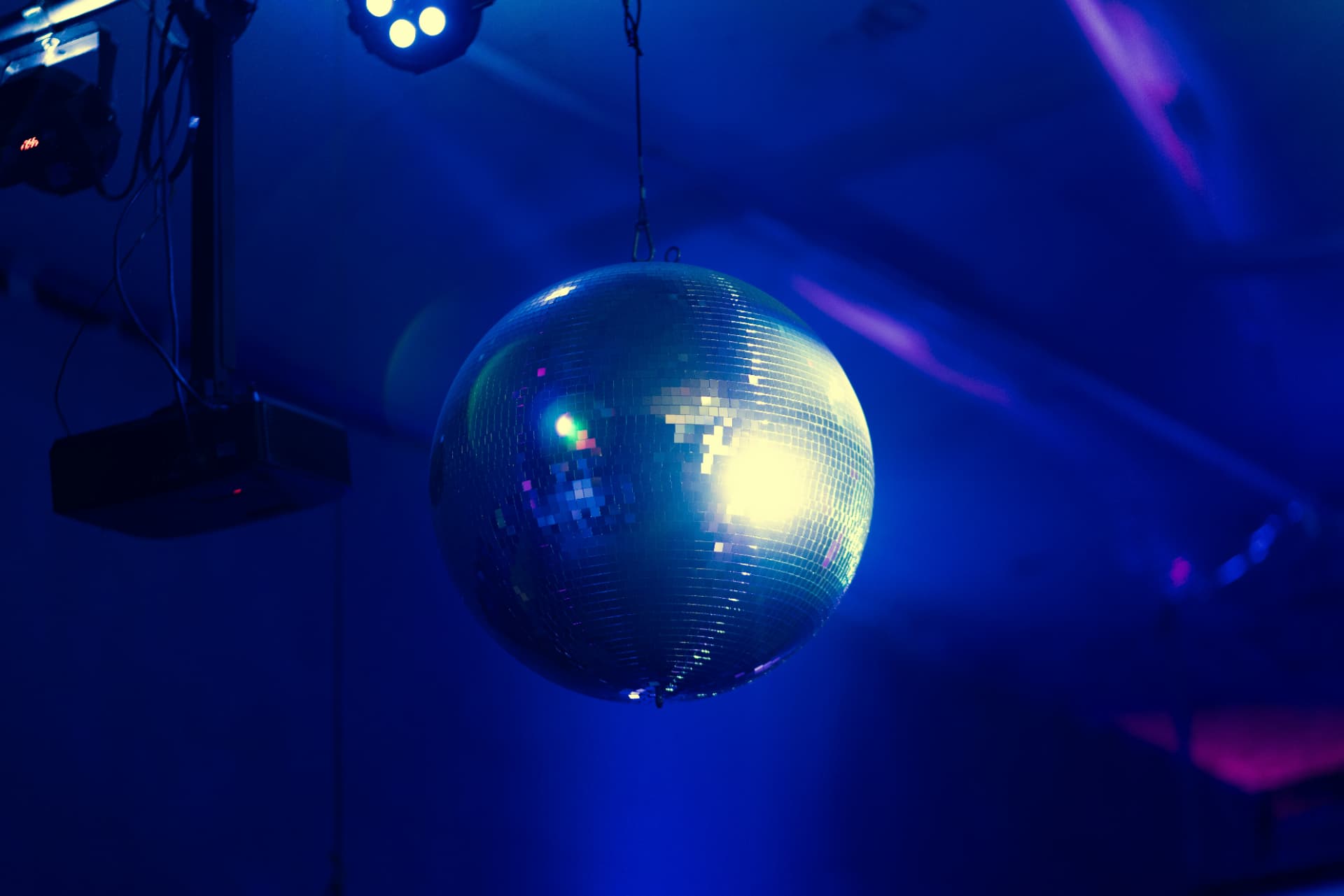 Discokula i blått ljus
