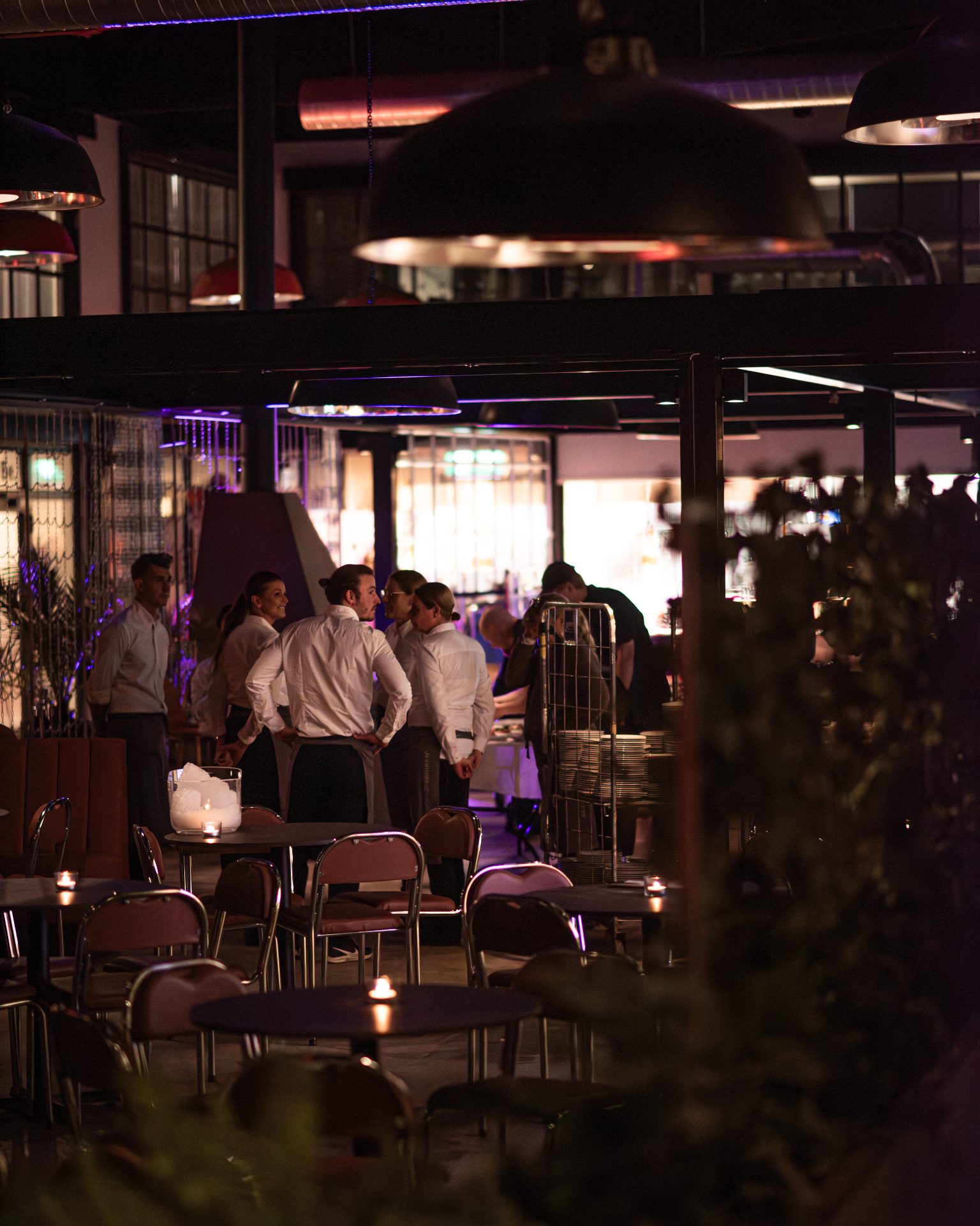 Servicepersonal i restaurangen under event
